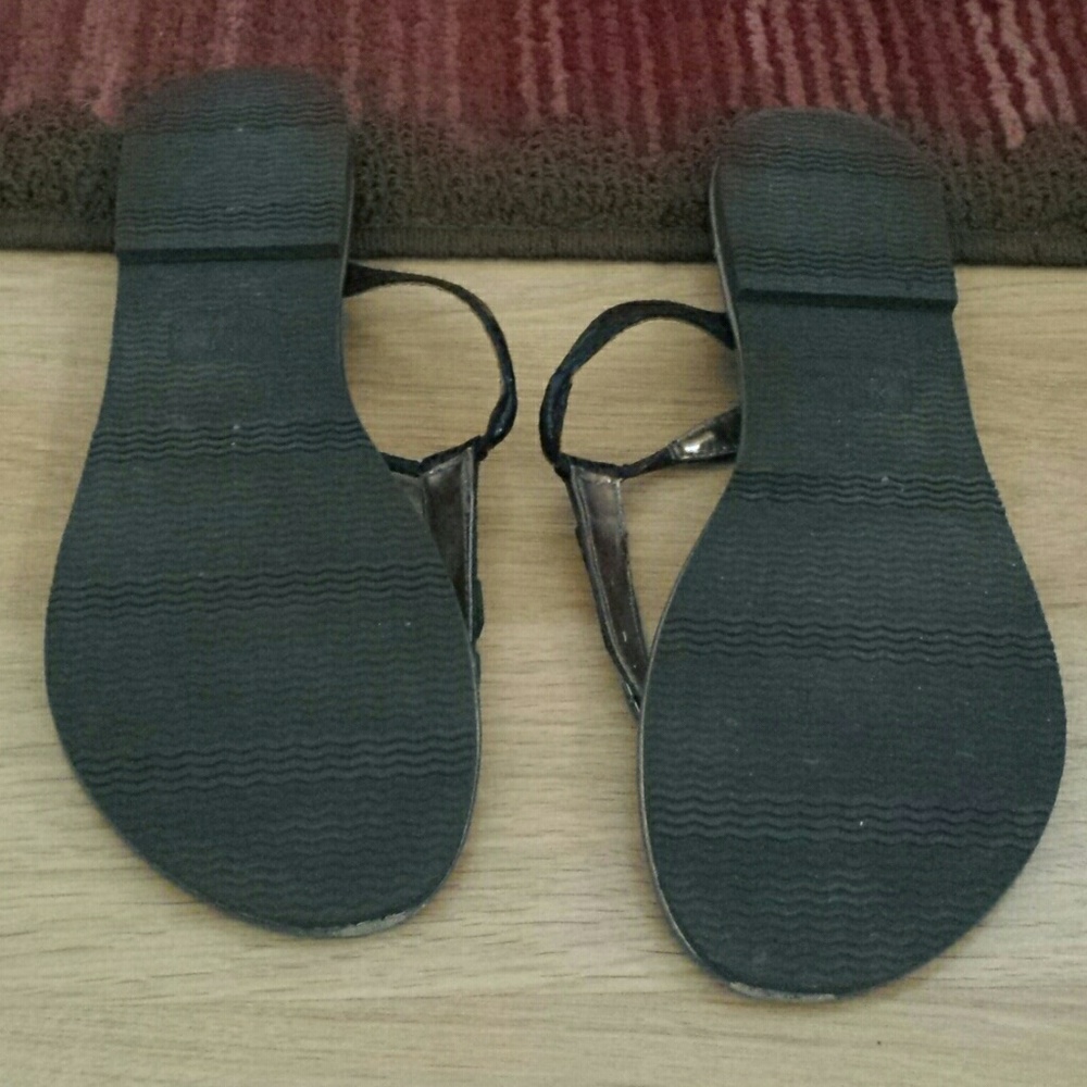 APT 9 Sandals - Picture 2 of 3
